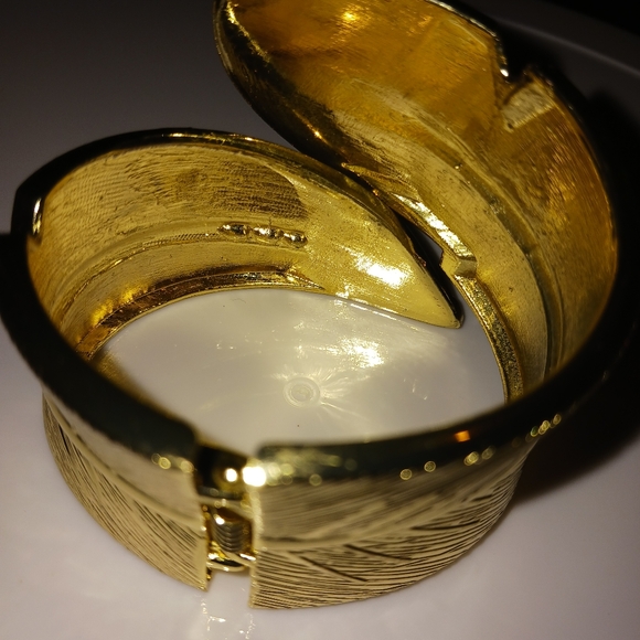 Golden Leaf Cuff Bangle - Picture 6 of 10